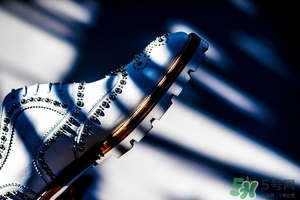 cl鞋子一般多少錢(qián)？Christian Louboutin鞋子專(zhuān)柜價(jià)格