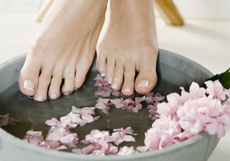 經(jīng)期可以用艾草泡腳嗎？來(lái)月經(jīng)能用艾草泡腳嗎？