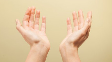 早起手心發(fā)熱怎么回事？早起手心為什么發(fā)熱？