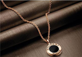 寶格麗項鏈?zhǔn)鞘裁床馁|(zhì)？寶格麗bvlgari項鏈?zhǔn)倾y的嗎？