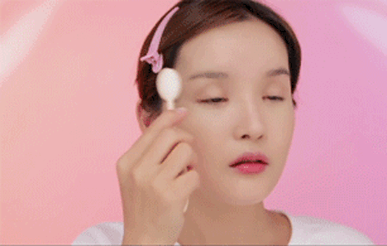 牙刷粉底刷怎么用？牙刷粉底刷使用方法