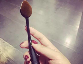 牙刷粉底刷怎么用？牙刷粉底刷使用方法