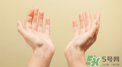 早起手心發(fā)熱怎么回事？早起手心為什么發(fā)熱？