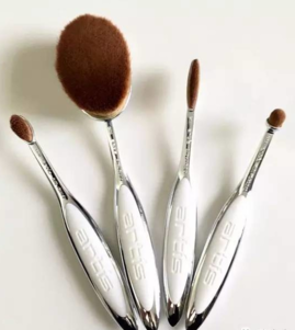 牙刷粉底刷怎么用？牙刷粉底刷使用方法