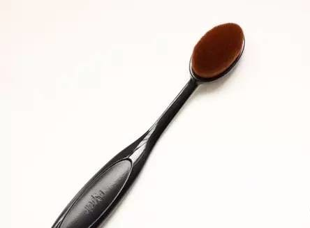 牙刷粉底刷怎么用？牙刷粉底刷使用方法