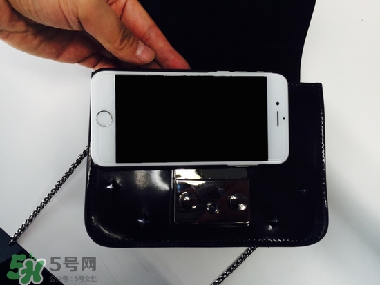 furla芙拉和蔻馳哪個(gè)好？芙拉和蔻馳包包哪個(gè)檔次高？