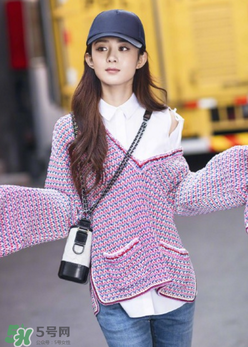 香奈兒gabrielle手袋怎么搭配？chanel gabrielle包包怎么背好看？