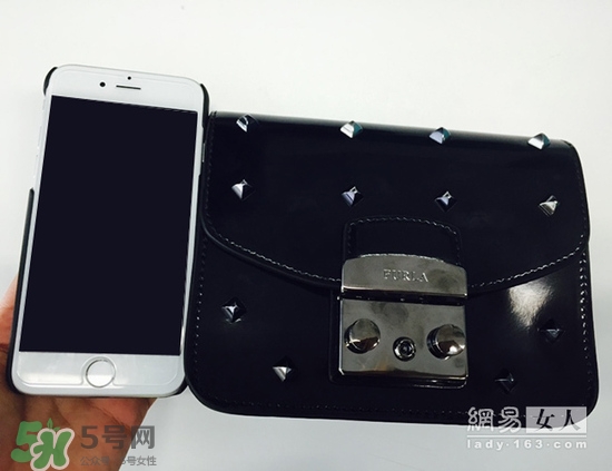 furla芙拉和蔻馳哪個(gè)好？芙拉和蔻馳包包哪個(gè)檔次高？