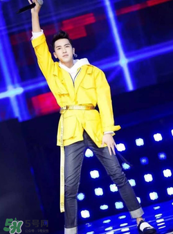 off white黃腰帶怎么系？off white腰帶怎么綁？