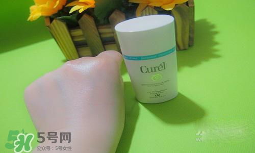 長(zhǎng)痘痘可以用防曬霜嗎？長(zhǎng)痘痘用防曬霜好嗎？