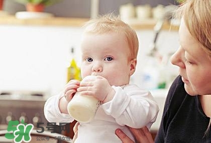 二段奶粉吃到幾個(gè)月 二段奶粉幾個(gè)月開(kāi)始吃 二段奶粉吃到幾個(gè)月 二段奶粉幾個(gè)月開(kāi)始吃