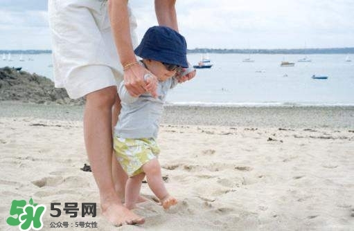 寶寶用學步車到底好不好 寶寶用學步車好嗎 寶寶用學步車到底好不好 寶寶用學步車好嗎