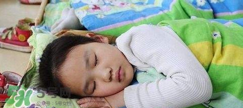 一家三口都尿床 尿床是怎么回事 一家三口都尿床 尿床是怎么回事