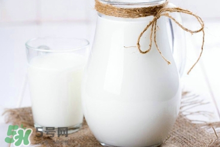 過敏性鼻炎可以喝牛奶嗎？鼻炎患者可以喝牛奶嗎？