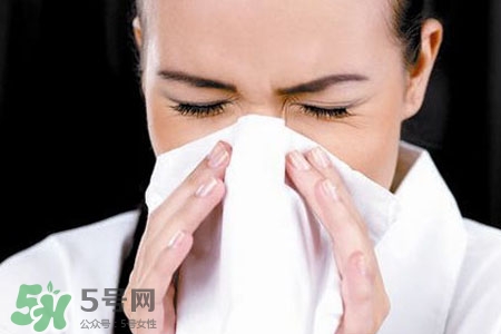 過敏性鼻炎能抽煙嗎？抽煙會使過敏性鼻炎加重嗎？