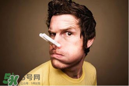 過敏性鼻炎能抽煙嗎？抽煙會使過敏性鼻炎加重嗎？