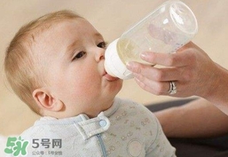 剛出生嬰兒面黃怎么辦？寶寶的臉黃怎么辦