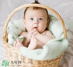 寶寶前鹵門什么時(shí)候閉合 寶寶前鹵門閉合時(shí)間 寶寶前鹵門什么時(shí)候閉合 寶寶前鹵門閉合時(shí)間