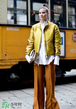 黃色外套搭配什么顏色好看？黃色外套怎么搭配好看？