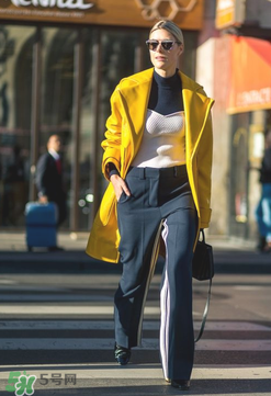 黃色外套搭配什么顏色好看？黃色外套怎么搭配好看？