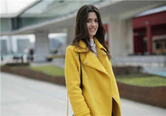 黃色外套搭配什么顏色好看？黃色外套怎么搭配好看？