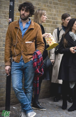 咖啡色外套配什么褲子？咖啡色衣服搭配什么褲子好看？