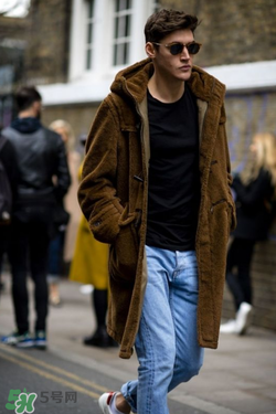 咖啡色外套配什么褲子？咖啡色衣服搭配什么褲子好看？
