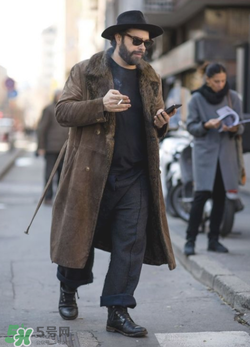 咖啡色外套配什么褲子？咖啡色衣服搭配什么褲子好看？