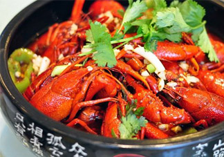 吃小龍蝦可以喝雪碧嗎？小龍蝦和雪碧能一起吃嗎？