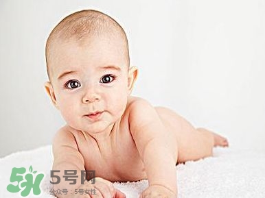 不會(huì)爬的寶寶不聰明嗎 寶寶不會(huì)爬是笨的表現(xiàn)嗎 不會(huì)爬的寶寶不聰明嗎 寶寶不會(huì)爬是笨的表現(xiàn)嗎