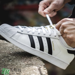adidas貝殼頭正品多少錢？阿迪達(dá)斯貝殼頭鞋專柜價(jià)格