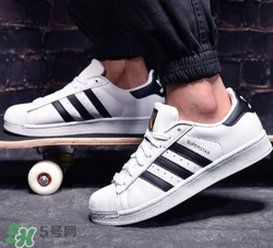 adidas貝殼頭正品多少錢？阿迪達(dá)斯貝殼頭鞋專柜價(jià)格