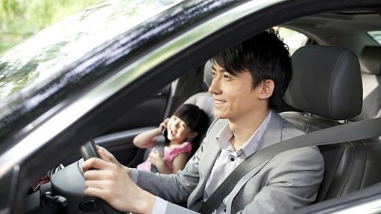 坐車(chē)暈車(chē)的人開(kāi)車(chē)會(huì)暈嗎？暈車(chē)的人開(kāi)車(chē)會(huì)不會(huì)暈車(chē)