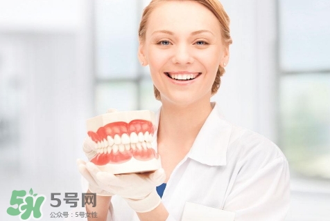 補(bǔ)牙后多久能吃東西?補(bǔ)牙后多長(zhǎng)時(shí)間可以吃東西? 補(bǔ)牙后多久能吃東西?補(bǔ)牙后多長(zhǎng)時(shí)間可以吃東西?