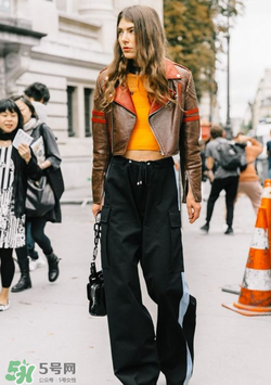 水桶包怎么背好看？水桶包怎么搭配好看？