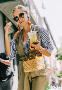 復(fù)古小箱子包包怎么搭配？小箱包怎么搭配好看？