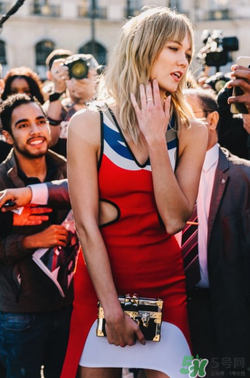 復(fù)古小箱子包包怎么搭配？小箱包怎么搭配好看？