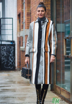 復(fù)古小箱子包包怎么搭配？小箱包怎么搭配好看？