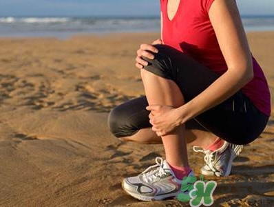 小腿突然抽筋怎么回事？小腿突然抽筋是什么原因