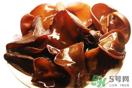 泡黑木耳用什么水泡？泡木耳用熱水還是涼水？