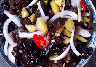 泡黑木耳用什么水泡？泡木耳用熱水還是涼水？