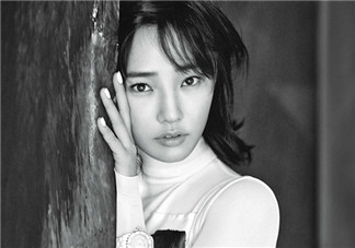 白百合紅色外套是什么牌子？白百合紅色外套是哪個(gè)品牌？