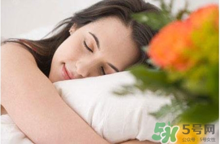 睡覺(jué)手腳發(fā)麻是怎么回事？睡覺(jué)手腳發(fā)麻是什么原因