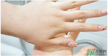 悅詩(shī)風(fēng)吟綠茶洗面奶適合什么膚質(zhì)？悅詩(shī)風(fēng)吟洗面奶適合油性肌膚嗎？