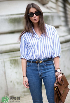 高腰牛仔褲搭配什么上衣？高腰牛仔褲配什么上衣好看？