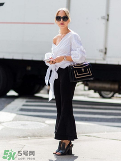 斜肩上衣怎么搭配？斜肩上衣怎么搭配好看？