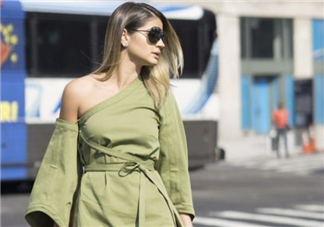 斜肩上衣怎么搭配？斜肩上衣怎么搭配好看？