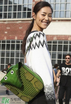 雙肩包怎么搭配？雙肩包怎么搭配好看？