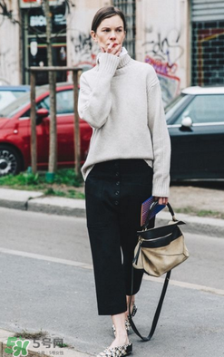 loewe puzzle怎么背好看？loewe puzzle怎么搭配好看？