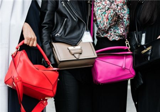 loewe puzzle怎么背好看？loewe puzzle怎么搭配好看？